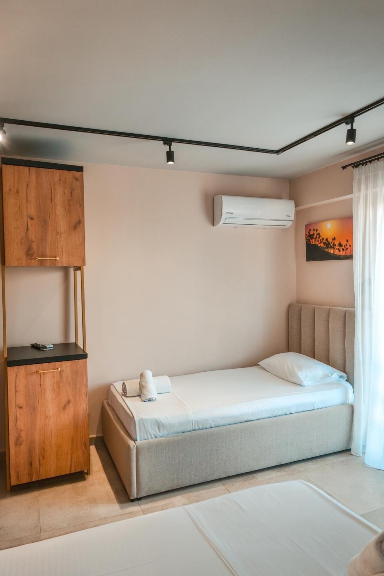 The Blue Wave Hotel Himare Exterior foto